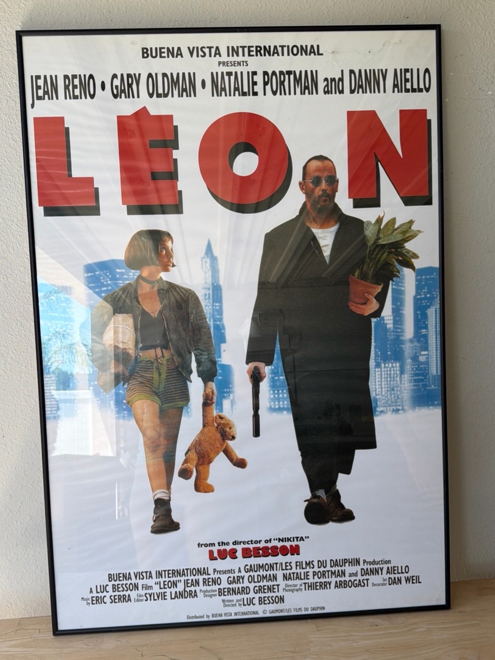 LEON Movie Poster Wall Art - Red/Black original vnt